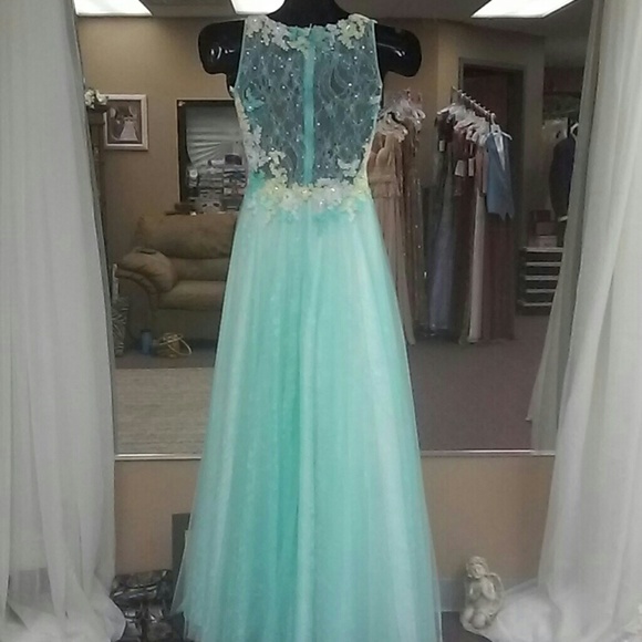 Prom gown - Picture 3 of 5